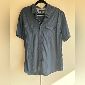 Banana republic short sleeve men’s button up triangle pattern size XL BLUE